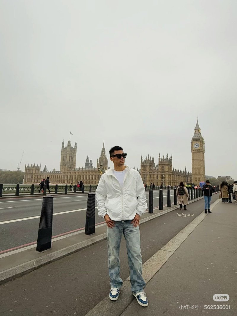 Stone Island Windbreaker Jacket White view
