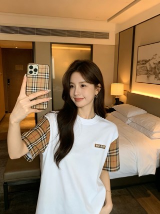 Burberry White T-Shirt with Checked Sleeve view 4