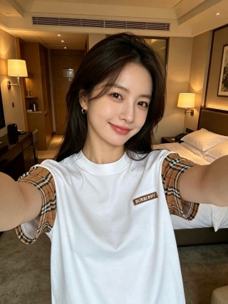 Burberry White T-Shirt with Checked Sleeve view 6