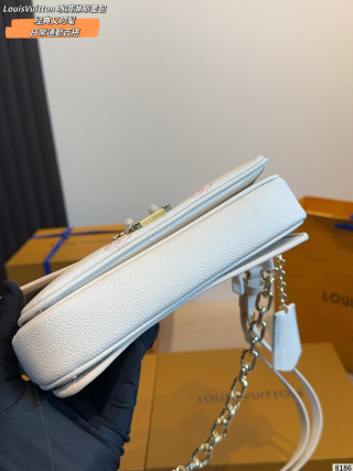 Louis Vuitton Metis Shoulder Bag - White view 5