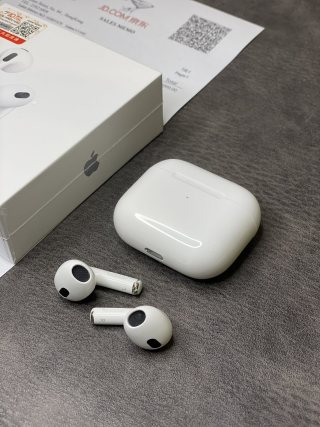 Apple AirPods 3 White Earbuds with Charging Case view 4