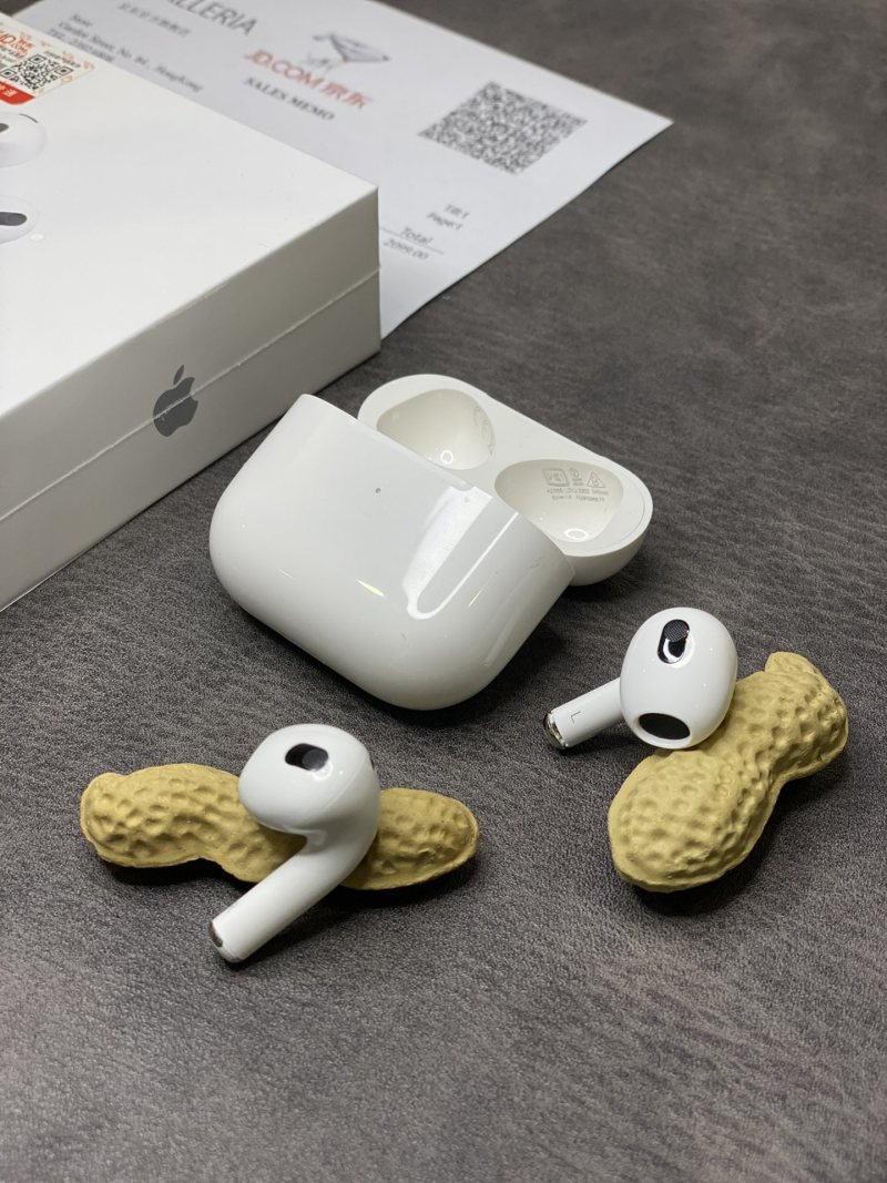 Apple AirPods 3 White Earbuds with Charging Case view