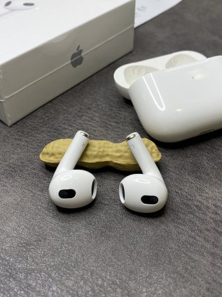 Apple AirPods 3 White Earbuds with Charging Case view 7