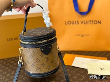 Louis Vuitton Monogram Canvas Bucket Shoulder Bag Navy view 2