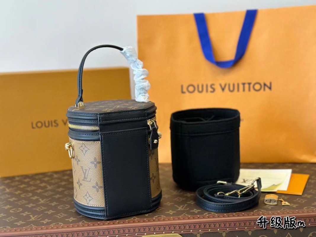 Louis Vuitton Monogram Canvas Bucket Shoulder Bag Navy view