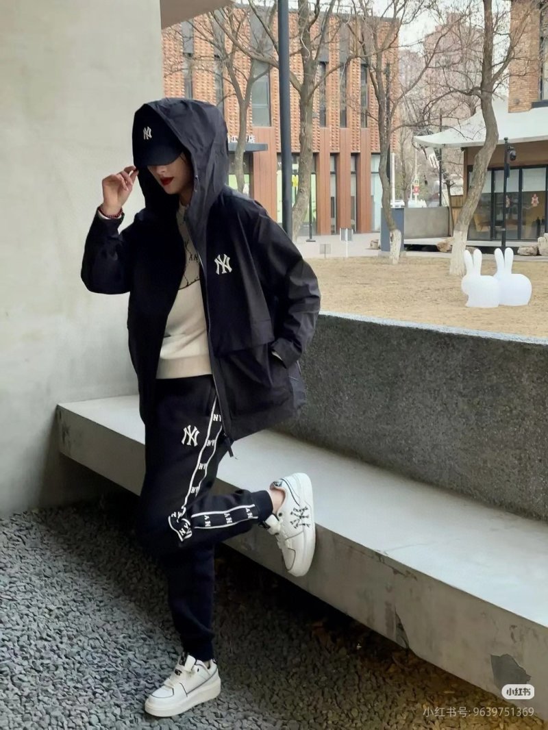Yankees Black Windbreaker Jacket with White Trim view