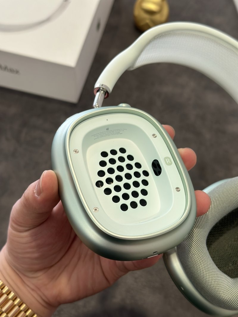Apple AirPods Pro Max Green 1:1 UA Replica view