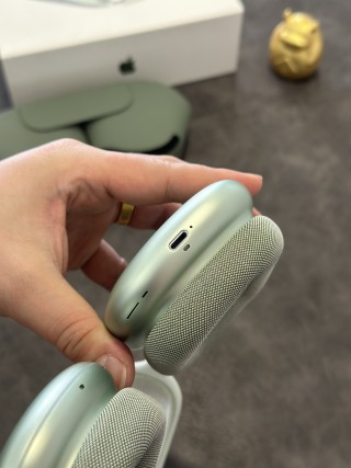 Apple AirPods Pro Max Green 1:1 UA Replica view 9