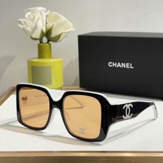 Chanel 6069 Square Sunglasses White/Gold view 4