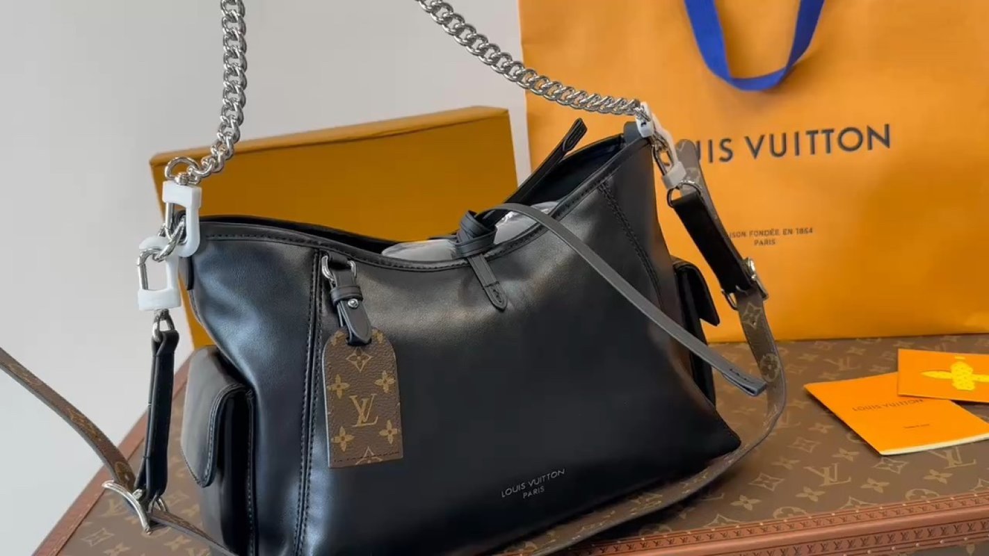 Louis Vuitton Black Leather Shoulder Bag with Chain Strap