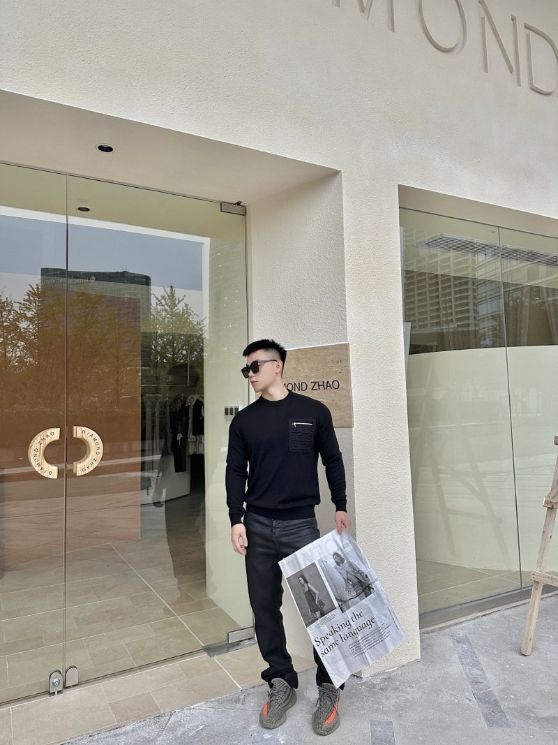 Stone Island Black Crewneck Sweatshirt with Chest Pocket