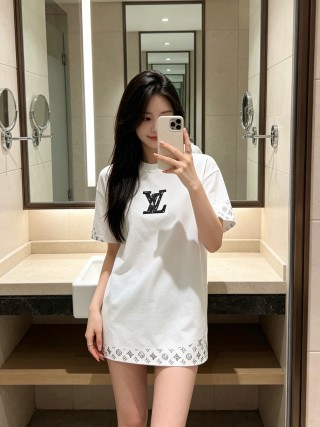 Louis Vuitton White LV Logo Short Sleeve T-Shirt view 2