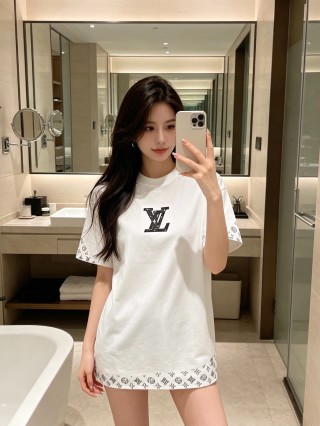 Louis Vuitton White LV Logo Short Sleeve T-Shirt view 5