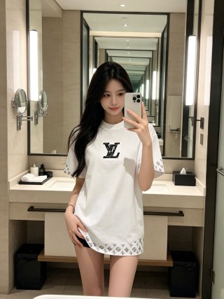 Louis Vuitton White LV Logo Short Sleeve T-Shirt view 6