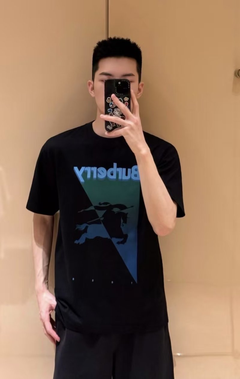 Burberry Black Gradient Graphic T-Shirt view