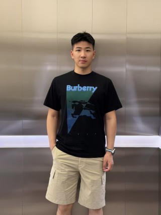 Burberry Black Gradient Graphic T-Shirt view 3