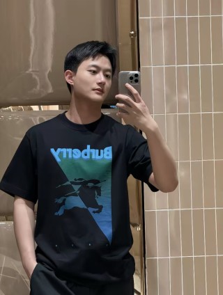 Burberry Black Gradient Graphic T-Shirt view 4