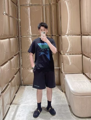 Burberry Black Gradient Graphic T-Shirt view 6