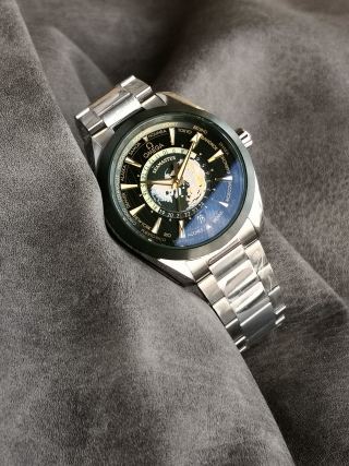 Omega Seamaster 220.30.43.22 Steel World Time Watch Green Dial view 4