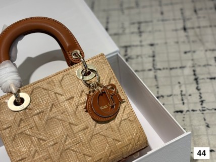 Dior Lady Diorquake Quilted Beige Handbag view 2