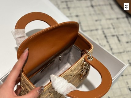 Dior Lady Diorquake Quilted Beige Handbag view 9