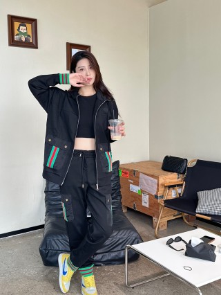 Gucci Black Cargo Pants with Web Stripe Detail view 4
