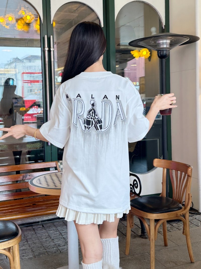White Short Sleeve T-Shirt with Minimalist Line Graphic Print view