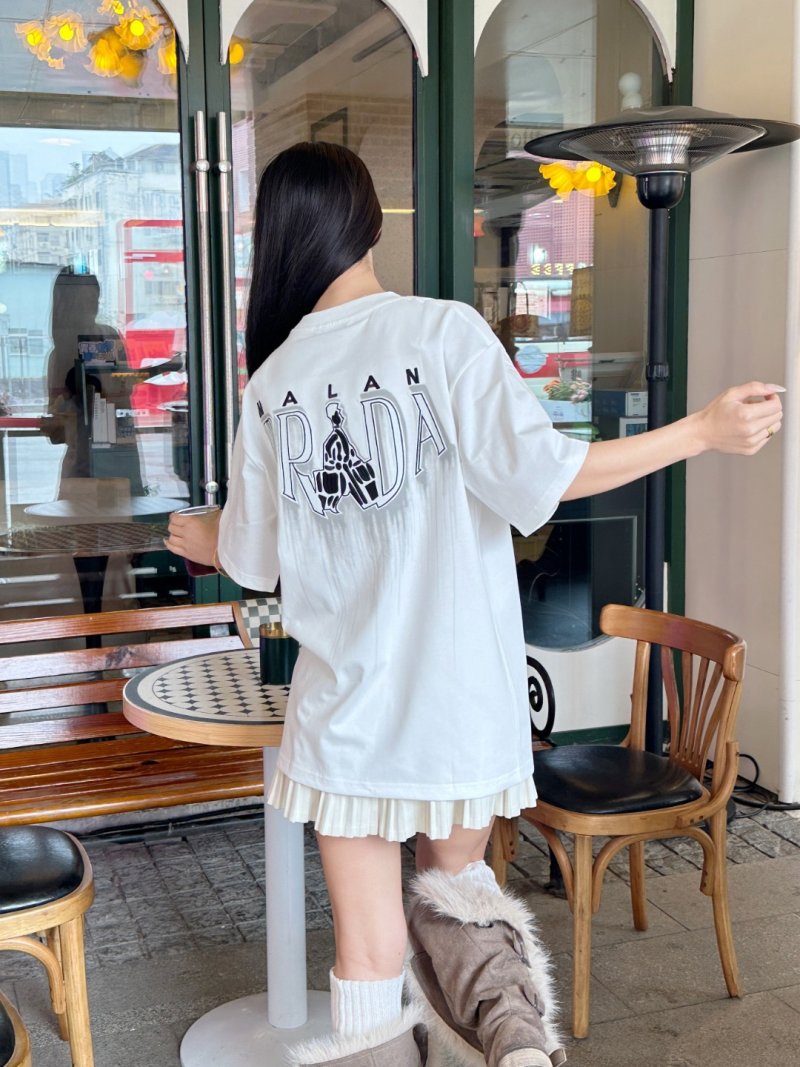 White Short Sleeve T-Shirt with Minimalist Line Graphic Print view