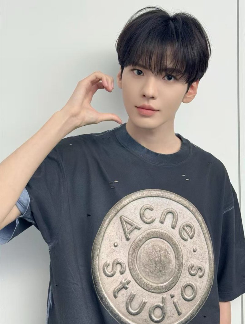 Acne Studios Oversized Black Graphic T-Shirt view