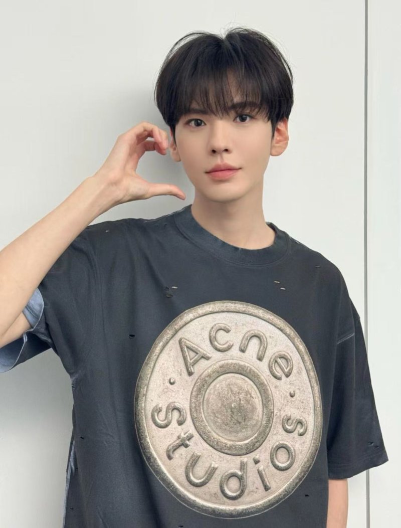 Acne Studios Oversized Black Graphic T-Shirt view