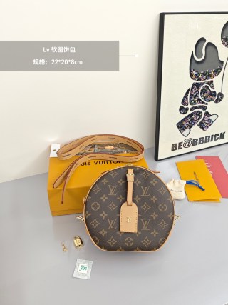 Saint Laurent Black Quilted Chain Shoulder Bag view 3