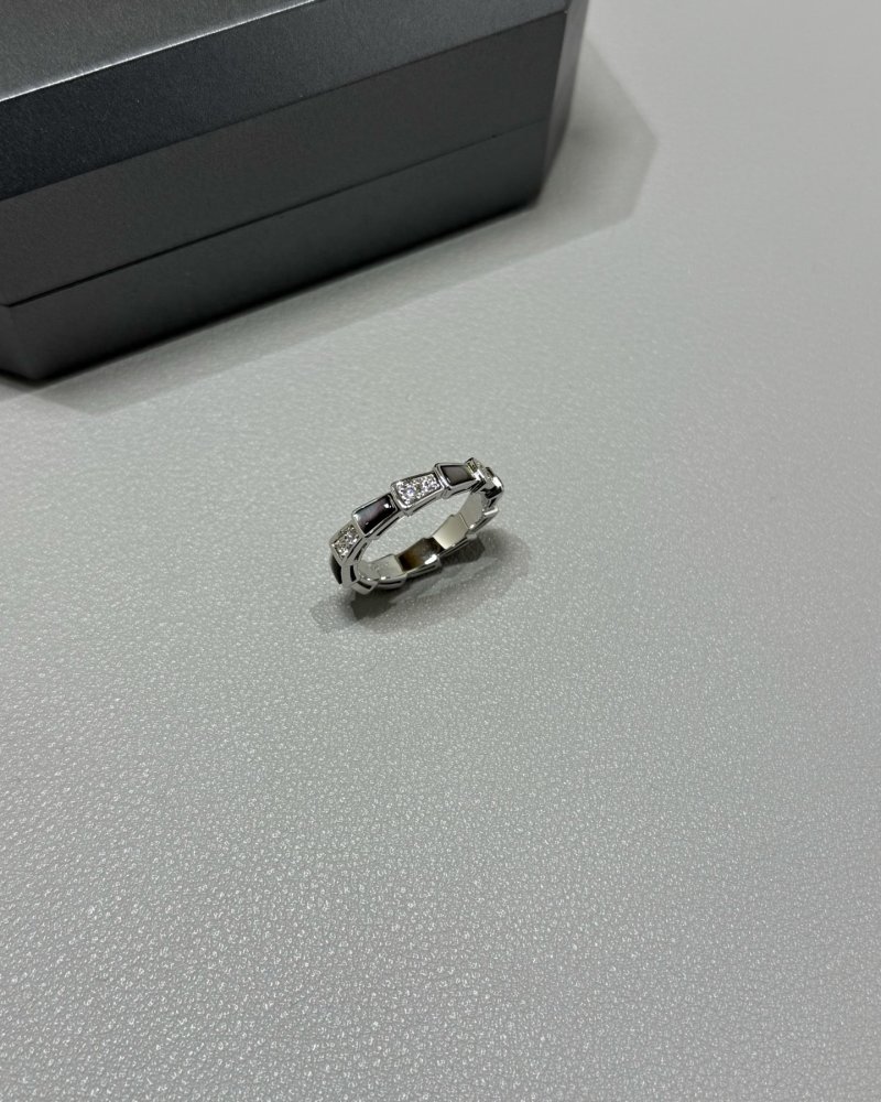 Bulgari Serpenti Viper Narrow Gray Mother-of-Pearl Diamond Ring