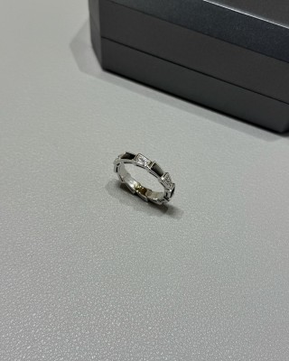 Bulgari Serpenti Viper Narrow Gray Mother-of-Pearl Diamond Ring view 2