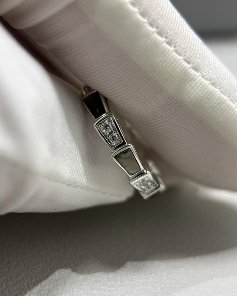 Bulgari Serpenti Viper Narrow Gray Mother-of-Pearl Diamond Ring view