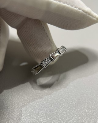 Bulgari Serpenti Viper Narrow Gray Mother-of-Pearl Diamond Ring view 5