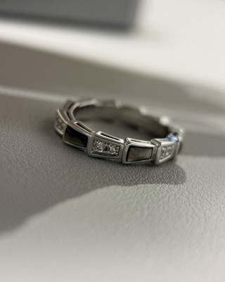 Bulgari Serpenti Viper Narrow Gray Mother-of-Pearl Diamond Ring view 8