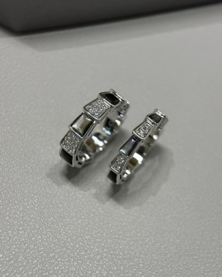 Bulgari Serpenti Viper Narrow Gray Mother-of-Pearl Diamond Ring view 9