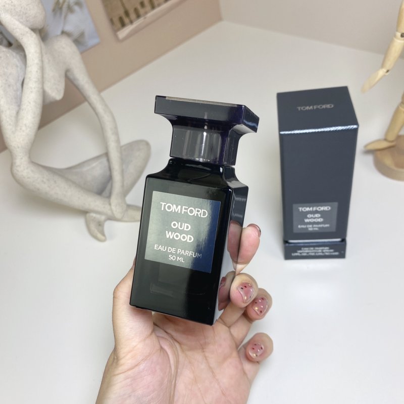 Tom Ford Oud Wood Eau de Parfum 50ml view
