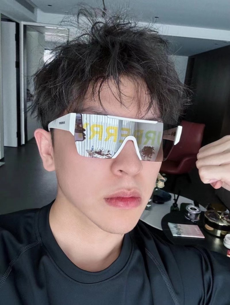 Burberry Shield Square Logo Sunglasses - White & Gold view