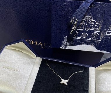 Louis Vuitton LV Monogram White Gold Rose Gold Chain Necklace view 4