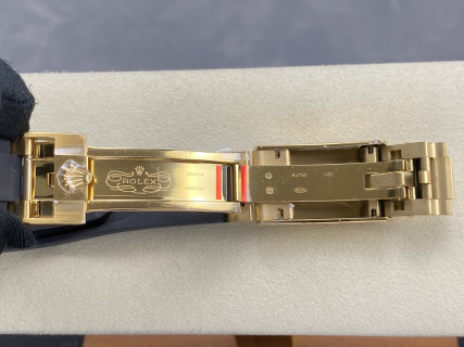 Rolex Cosmograph Daytona Gold Chronograph Replica Watch view 11