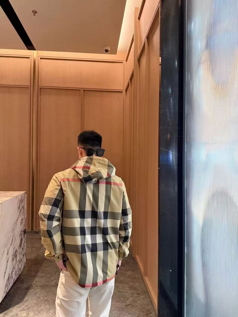 Burberry Nova Check Windbreaker Jacket Beige Red view