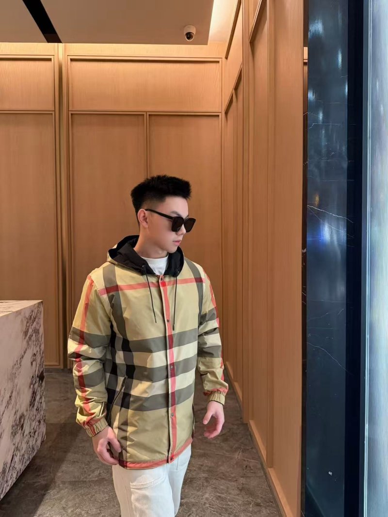 Burberry Nova Check Windbreaker Jacket Beige Red view