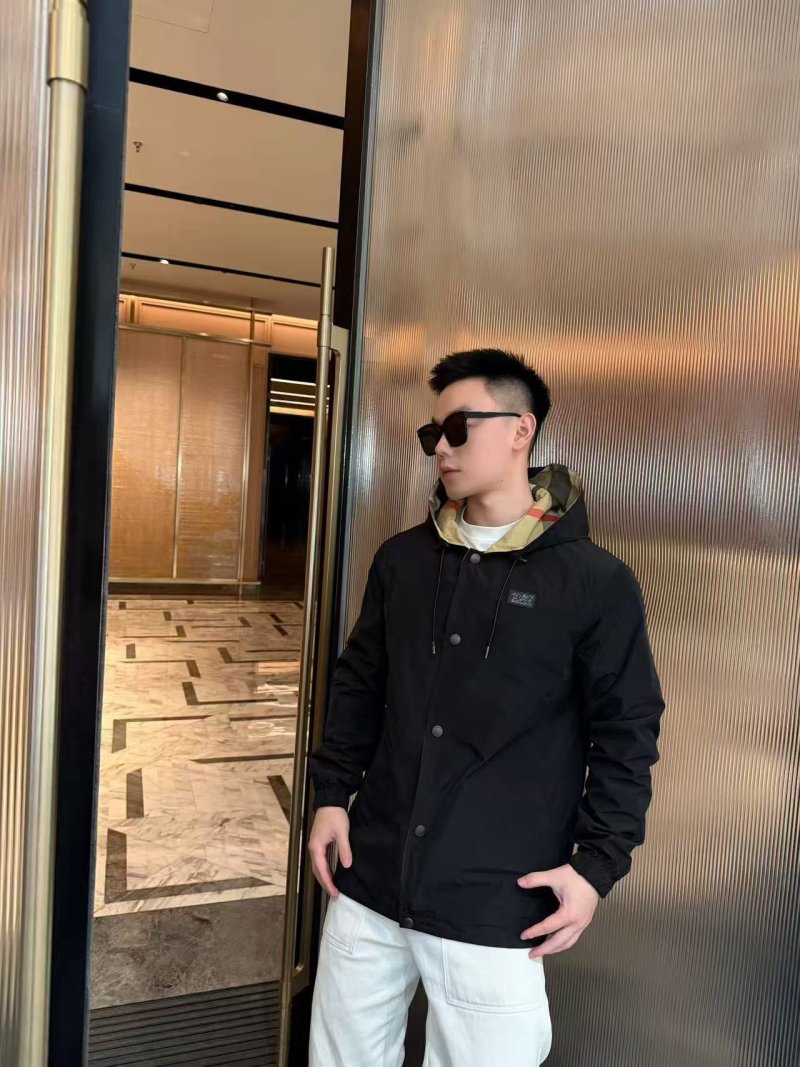 Burberry Nova Check Windbreaker Jacket Beige Red view