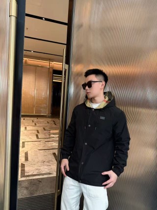 Burberry Nova Check Windbreaker Jacket Beige Red view 5