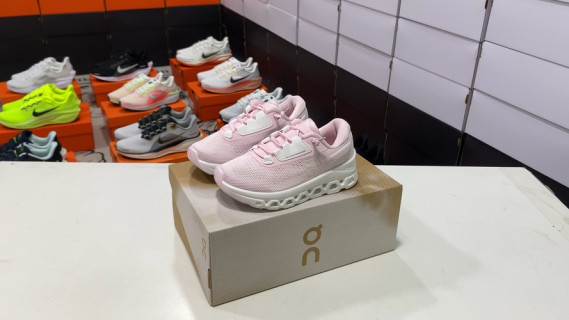 On Cloudstratus 3 Kids Running Shoe - Pink White