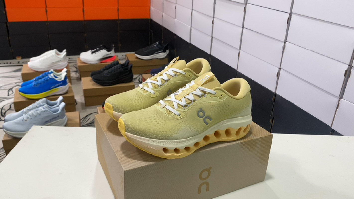 On Cloudtilt Lightweight Running Shoe Pale Yellow