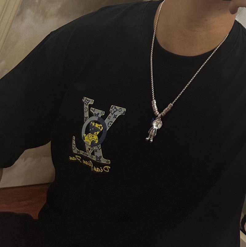 Louis Vuitton LV Replica Silver Pendant Chain Necklace - Unisex view