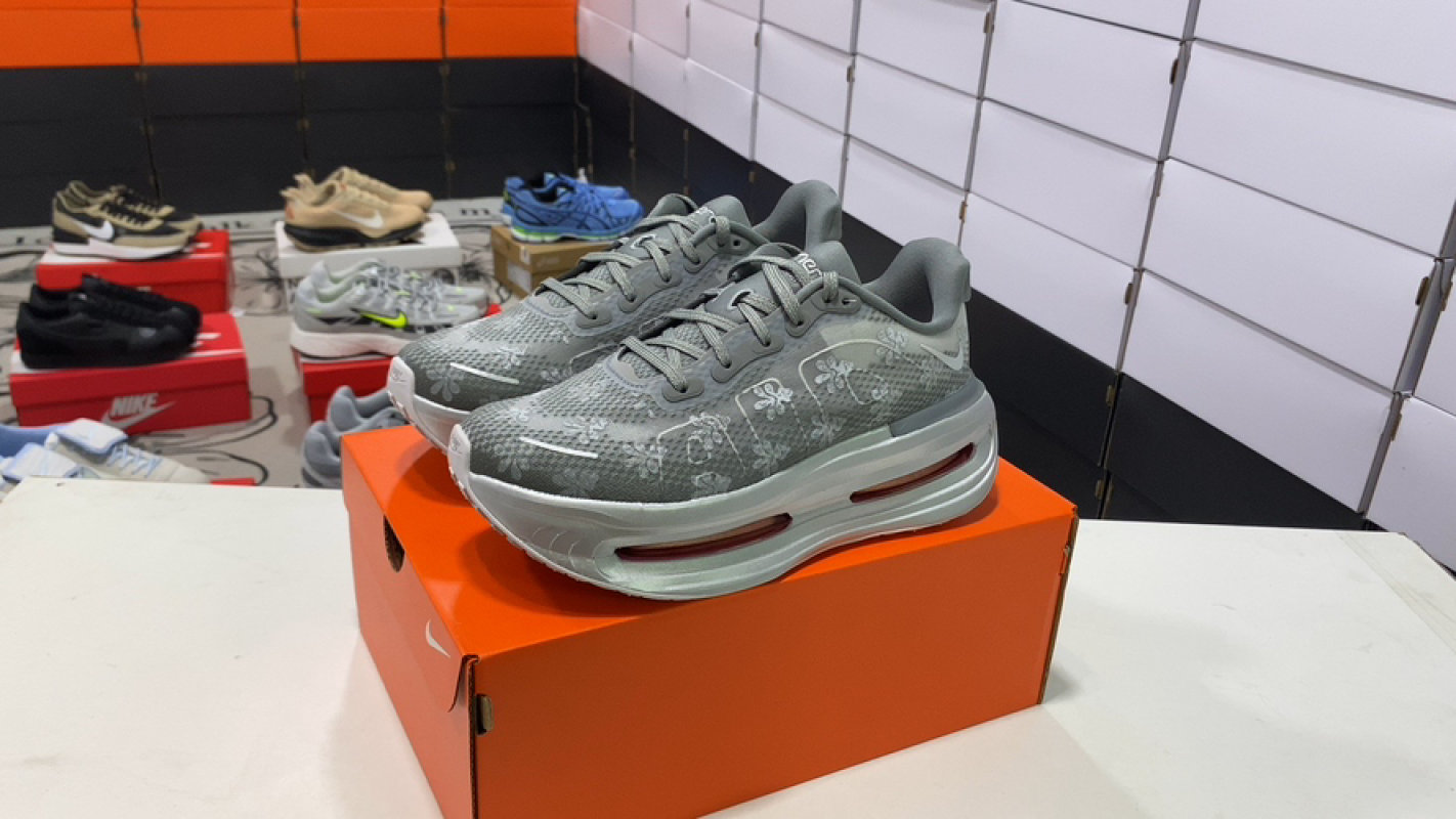 Nike Vomero Premium UA Replica Running Shoe - Gray/Red