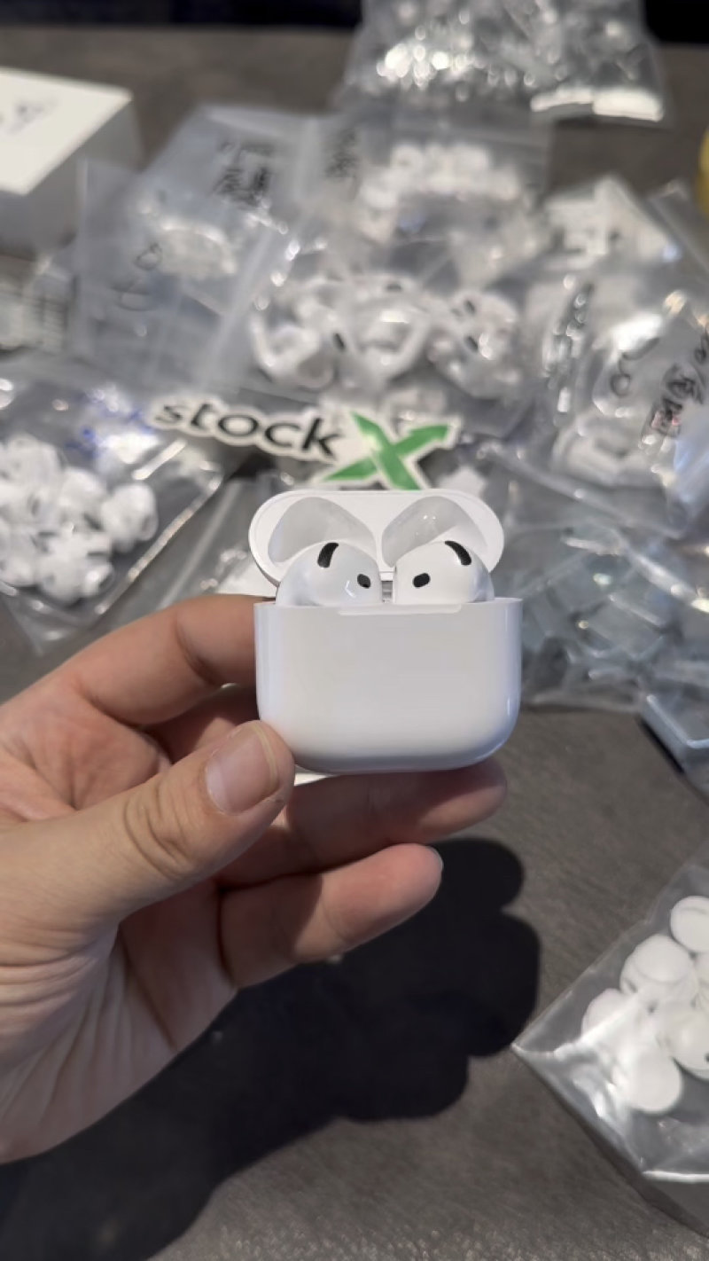 Apple AirPods 4 White Replica Earbuds